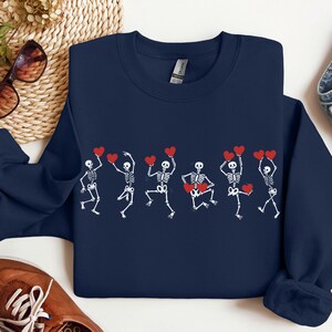 Sweat squelette Saint-Valentin, chemise coeurs squelettes dansants, t-shirt drôle de Saint-Valentin, cadeau d'amour mignon pour les vacances, ras du cou pour femme, tendance Navy