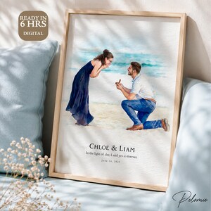 Könnte beinhalten: Ein gerahmter Aquarelldruck, der einen Heiratsantrag am Strand zeigt, mit einer Person in einem marineblauen Kleid und einer Person in einem weißen Hemd und blauen Jeans. Der Text lautet: READY IN 6 HRS DIGITAL, CHLOE & LIAM, In the light of day, I said yes to forever, June 14, 2025.