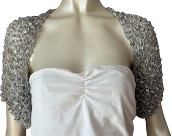 Gehäkelter Bolero in Metallic-Silber, Hochzeitsjäckchen, Sommer-Überwurf