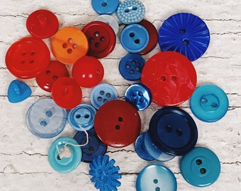 Lotto di bottoni vintage rossi e blu, America, bottoni del 4 luglio, bandiera USA, lotto di bottoni vintage, bottone floreale, bottone di plastica, bottone di perla CR2