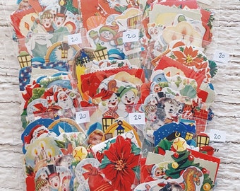 Könnte beinhalten: Eine Sammlung von Vintage-Weihnachts-Papierschnitten in verschiedenen Farben und Designs, darunter Weihnachtsmann, Schneemänner, Rentiere und Weihnachtsbäume. Die Ausschnitte sind in durchsichtigen Plastiktüten verpackt und mit der Nummer 20 gekennzeichnet.
