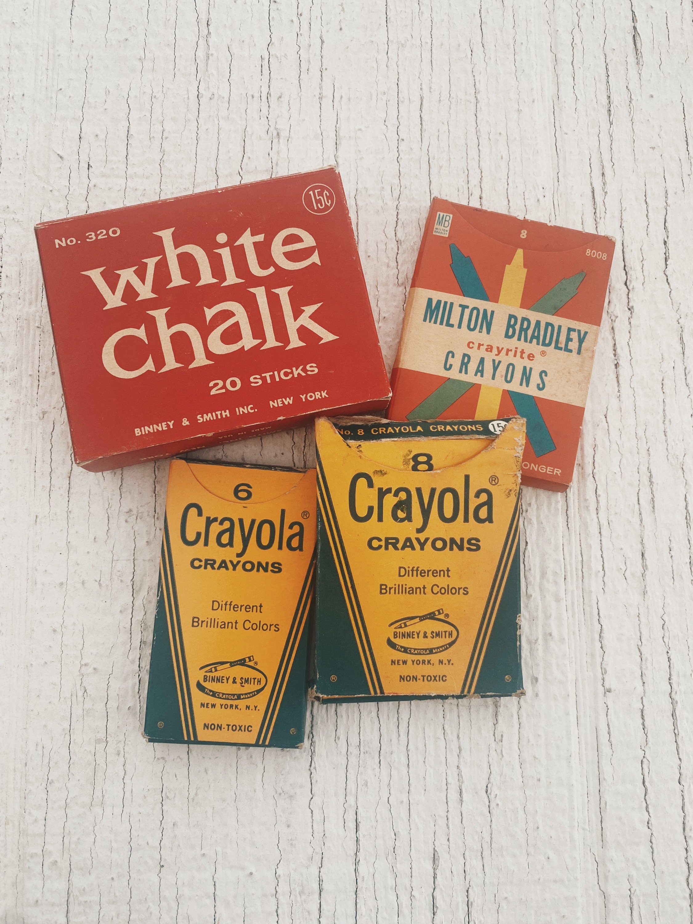 Vintage Binney & Smith Crayola Crayon Thistle Retired New York USA UNUSED