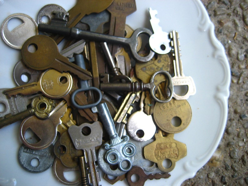Vintage Keys 5 Old Keys Metal Keys Assorted Keys for Craft Etsy