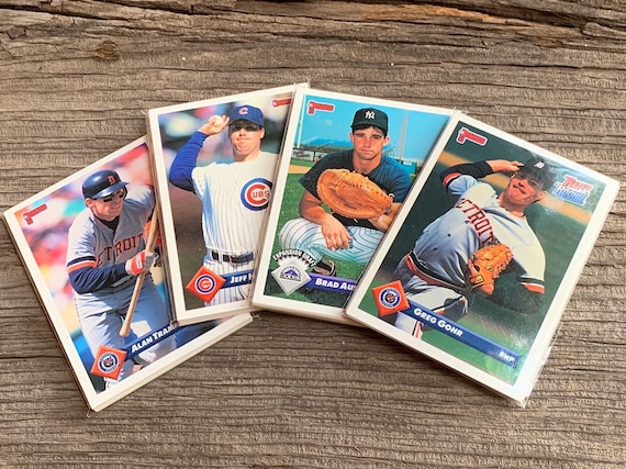 スポーツ選手 Baseball COLLECTORS TRADING CARDS Topps 2023 Series 1 MLB Baseball Super Box, Collector's