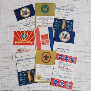 C Vintage Boy Scout award cards merit badge, Cub Scout arrow point, star scout weblos avtivity, rifle, outdoor code, Jack in the box CR2