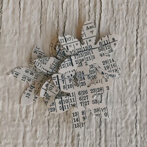 Vintage Zahl Papierblumen 2in. (2) Standortpapier