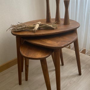 Naturholz Beistelltische, Massiv Buchenholz, Nesting Couchtisch Set, Beistelltisch Mitte des Jahrhunderts Moderne Wohnzimmer Möbel Einweihungsparty Geschenk