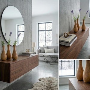 Puede incluir: Un sal&oacute;n moderno con un gran espejo redondo y un mueble flotante de madera. El mueble exhibe jarrones de madera con lavanda, libros y un objeto decorativo dorado. La habitaci&oacute;n tiene un dise&ntilde;o minimalista con una paleta de colores neutros.