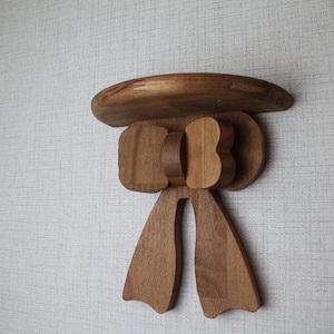 Handmade Decorative Bowknot Beech Wood Shelf - fits the wall without any gap