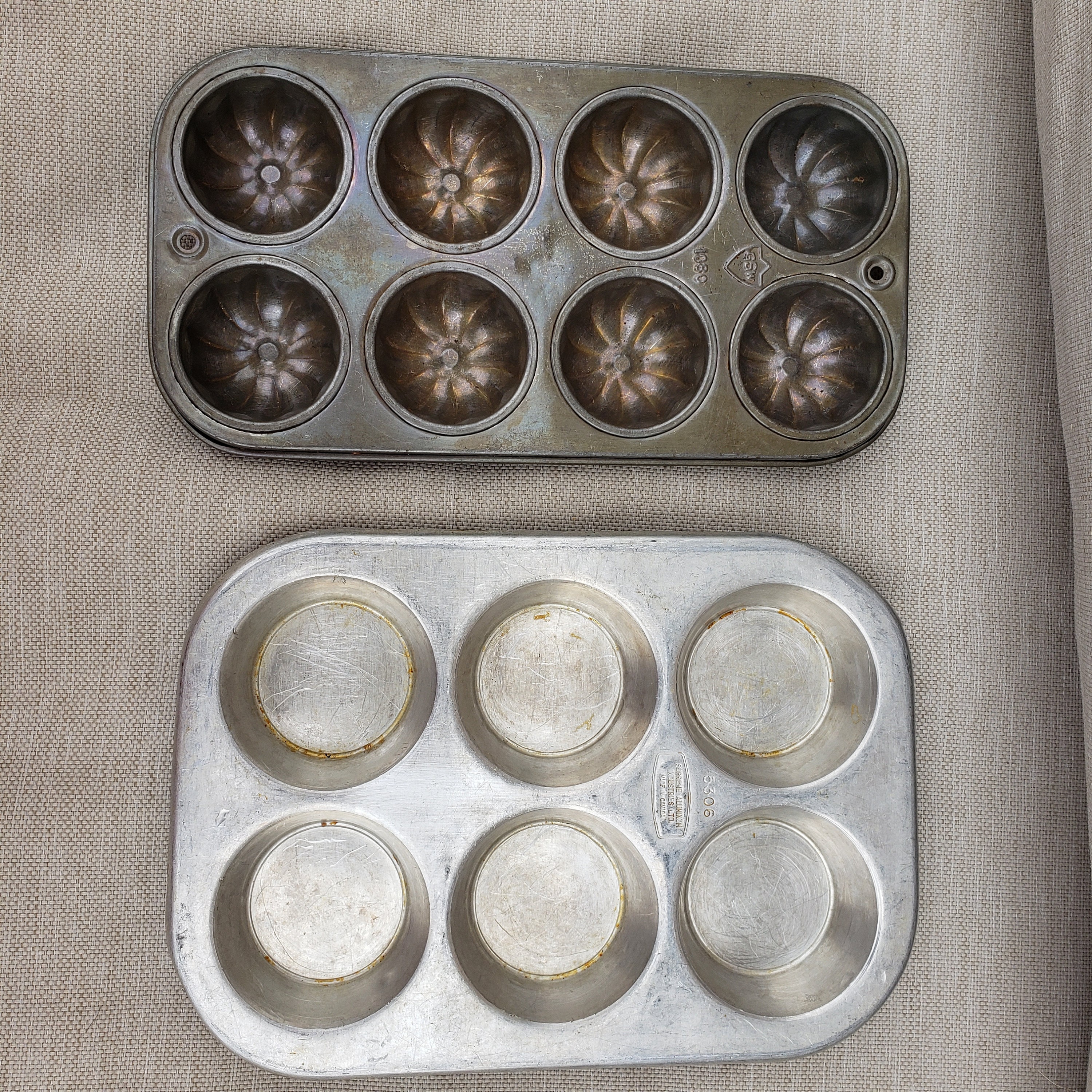 Vintage Mini Cupcake Pan Bakeware Muffin Tin Baker's Collection 7.5” X 9.5”
