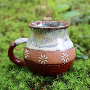 Handmade 10 oz Ceramics mug, Cute little mug with hand painted daisy flowers,Wheelthrown Coffee/Tea mug, Ceramics gifts,Food/Dishwasher safe