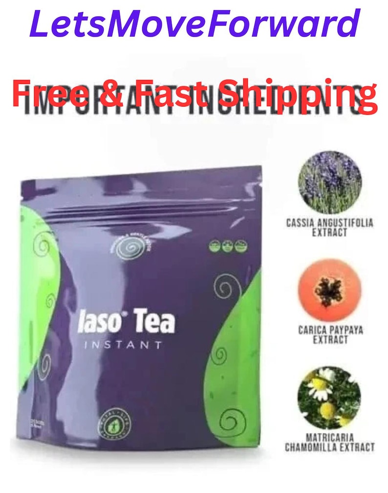 Pu&ograve; includere: Una busta viola e verde di Iaso Tea Instant. La parte anteriore presenta il testo Iaso Tea Instant e un logo circolare. A destra, tre immagini circolari mostrano estratto di Cassia Angustifolia, estratto di Carica Papaya ed estratto di Matricaria Chamomilla.