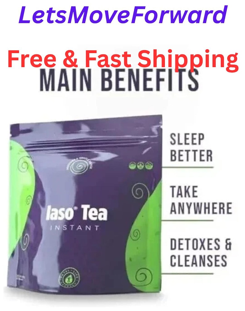 Pu&ograve; includere: Una busta viola e verde di Iaso Tea Instant. Il testo recita LetsMoveForward, MAIN BENEFITS, SLEEP BETTER, TAKE ANYWHERE e DETOXES & CLEANSES. La confezione presenta un logo circolare in basso e un elemento grafico a spirale.