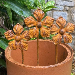 Metal Flower Garden Stakes | Set of 3 | Rustic Garden Decor | Free UK Delivery