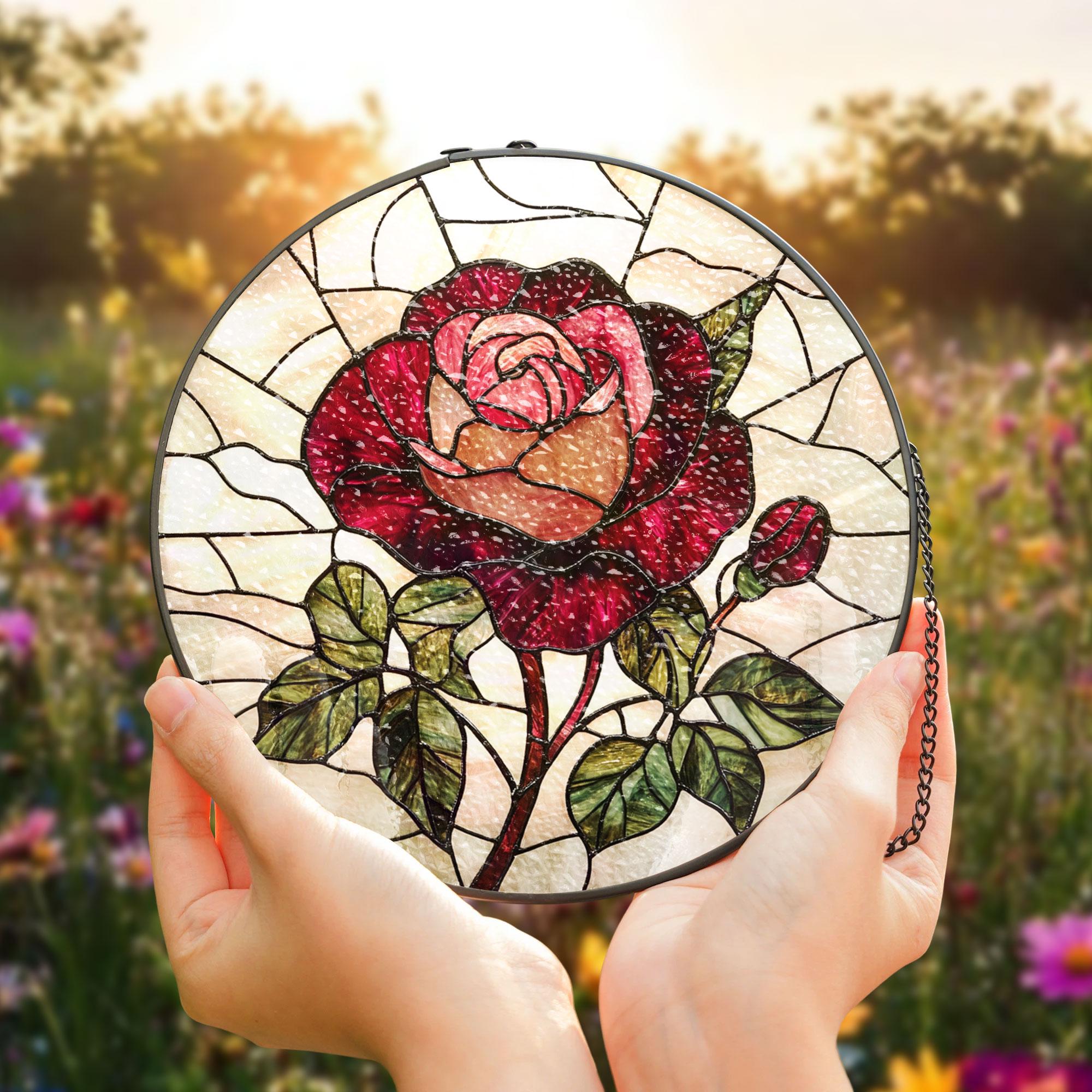 ローズステンドグラスサンキャッチャー、深紅の花のアクセント