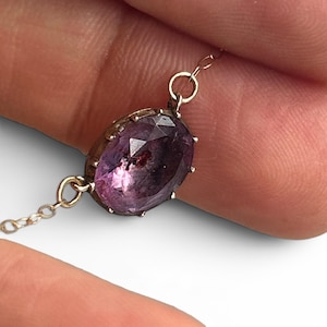 Antike Halskette aus feinem 9-karätigem Gold mit georgianischem Regency-Stil: Amethyst oder Rivière-Stein mit Folienrückseite.