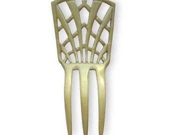 Antique to vintage early 20c cream or ivory coloured celluloid pierced work design decorative hair comb or backcomb