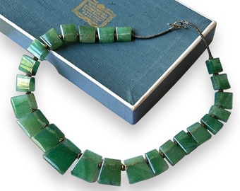 Antique c. 1920s to 30s hand knotted Art Deco aventurine green stone collar or bib necklace  - Chinese Export