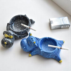 Cartoon Dog Animal Resin Ashtray for Living Room Decor, Creative Windproof Smoking Tray, Cute Funny Gift for Him Her Home Office
