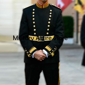 Ceremoniell militäruniform, historisk rekonstruerad officersjacka i svart ull