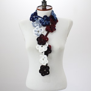 Cachecol de crochê multicolorido com laço de flores, xale boho aconchegante, joias de outono e inverno, cachecol floral feito à mão, acessório boho