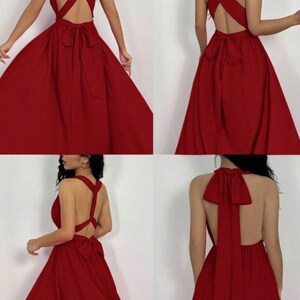 Pu&ograve; includere: Un abito lungo, rosso cremisi, con scollatura all'americana e schiena scoperta. L'abito presenta un design a cinturini incrociati e un grande fiocco nella parte bassa della schiena. La gonna si allarga dalla vita.