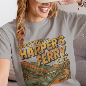 Couleurs Confort | T-shirt Harper's Ferry Virginie-Occidentale | Chemise Adventure d'inspiration vintage pour homme et femme | T-shirt amoureux de la nature