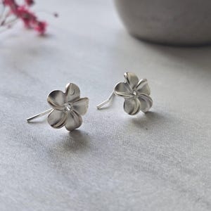 925 Sterling Silber Blumen Ohrringe | Zierliche Blumenohrringe | Handmade Silber Schmuck für Damen | Elegantes Natur Geschenk für sie
