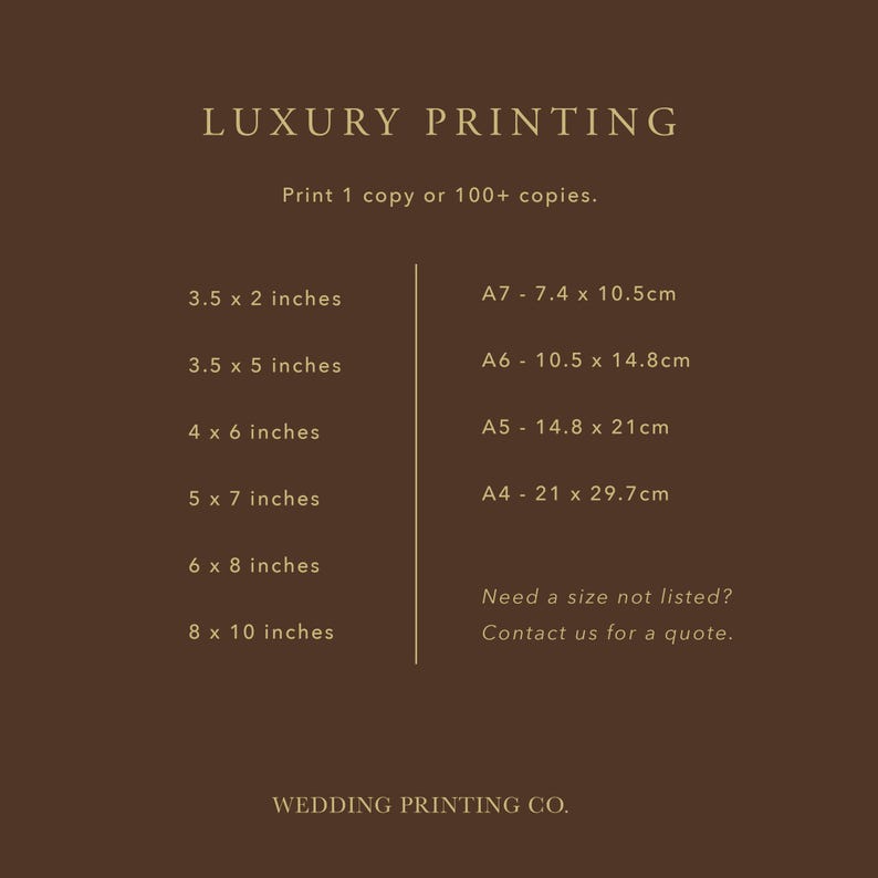以下が含まれることがあります： LUXURY PRINTINGと題されたダークブラウンのインフォグラフィック。インチ単位の印刷サイズ（3.5x2, 3.5x5, 4x6, 5x7, 6x8, 8x10）が記載されています。メートル法サイズにはA7, A6, A5, A4が含まれます。テキストにはPrint 1 copy or 100+ copies, Need a size not listed? Contact us for a quote, WEDDING PRINTING CO.と書かれています。