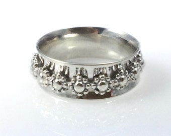 Daisy Spinner Ring Band in Sterling Silver