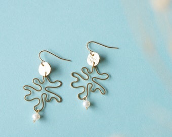 Squiggle Amoeba Dangle earrings w/ Gold Lamé Leather, Brass Squiggle Abstract Shapes & Freshwater Pearls