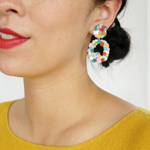 Rainbow Confetti Circle Earrings Clip on / Pierced Ear Options Colourful Reclaimed Leather Statement Earrings 画像 7