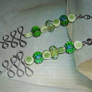 May include: A pair of green and white glass bead ceiling fan pulls with silver metal chain and decorative wire loops.