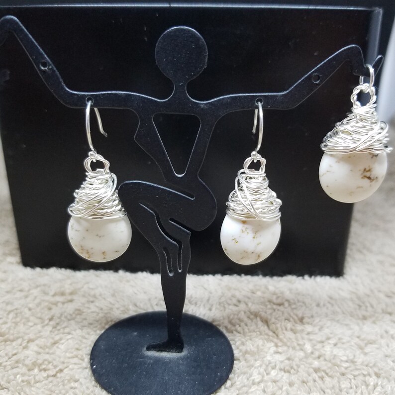 Conjunto de joyas de turquesa blanca, joyas envueltas en alambre, pendientes colgantes de turquesa, joyas de boda, regalo de dama de honor, regalo de novia para ella JS22ABCD imagen 2