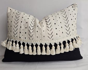 22" x 16"  African mudcloth bogolanfini accent throw pillow tassels fringe  black linen