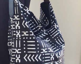 Black and white African kente print hobo handbag, bucket tote, kente cloth handbag, handmade, gift SHOULDER BAG