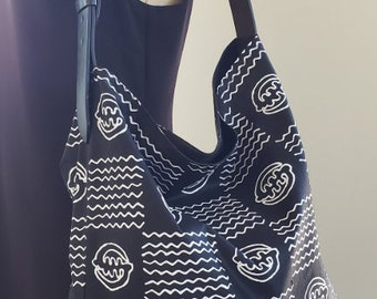 Black and white African kente print hobo handbag, bucket tote, kente cloth handbag, handmade, gift SHOULDER BAG