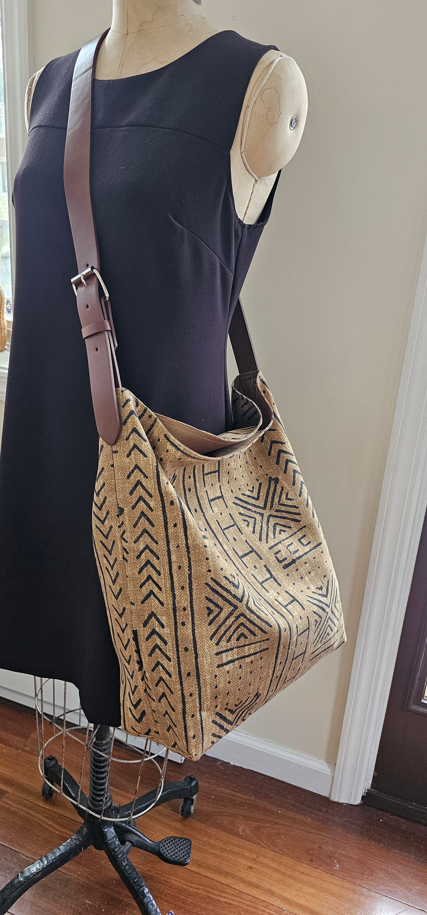 Upcycled Crossbody Bag Masha | Escama Studio