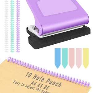 Puede incluir: Una perforadora morada de 10 agujeros con base negra y detalles blancos. La imagen muestra un papel beige con el texto "10 Hole Punch" y espirales de encuadernación y marcadores de página coloridos.