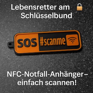Könnte beinhalten: Ein orange-schwarzer SOS-Schlüsselanhänger mit dem Text "SOS #scanme" und einem Wi-Fi-Symbol. Der Anhänger trägt auch den Text "Lebensretter am Schlüsselbund" und "NFC-Notfall-Anhänger-einfach scannen!"