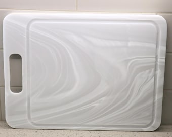 Personalisiertes Corian Schneidebrett mit Saftrillen, individuelles Käse- & Charcuteriebrett, Schneidebrett, Küchengeschenk, modernes Dekor