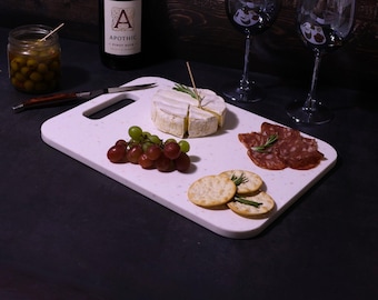 Personalisiertes weiß gesprenkeltes Corian-Schneidebrett - Benutzerdefiniertes Käse- und Charcuteriebrett aus Mineralwerkstoff, Schneidebrett, Geschenkidee