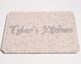 Langlebiges Schneidebrett mit Juice Groove, personalisierte Gravur, Corian Charcuterie Board, Luxusdekor, Hochzeits- oder Einweihungsgeschenk