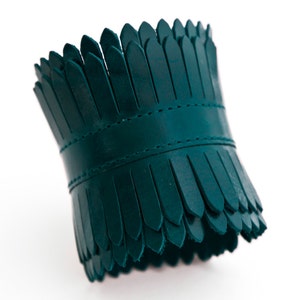 Petrol blau Leder Manschette, Boho Festival Armband - die Elektra