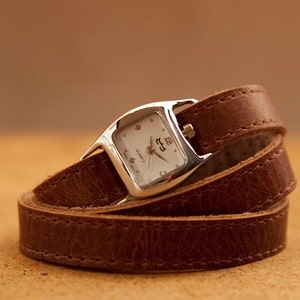 Montre femme en cuir marron, montre en cuir marron clair - la Twist