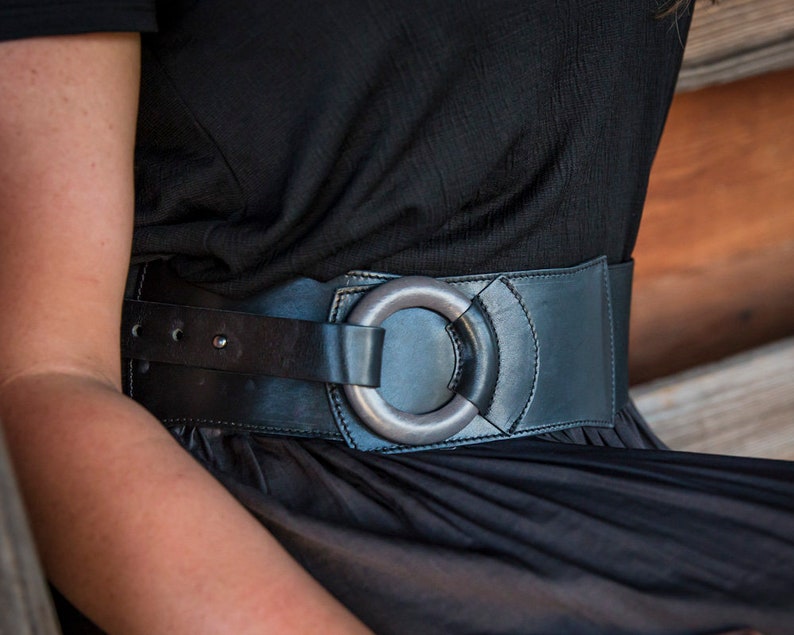 burgundy elastic belt the Gigi Black and marsala red belt