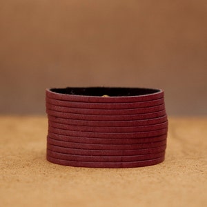 Oxblood Red Multi streng lederen manchet