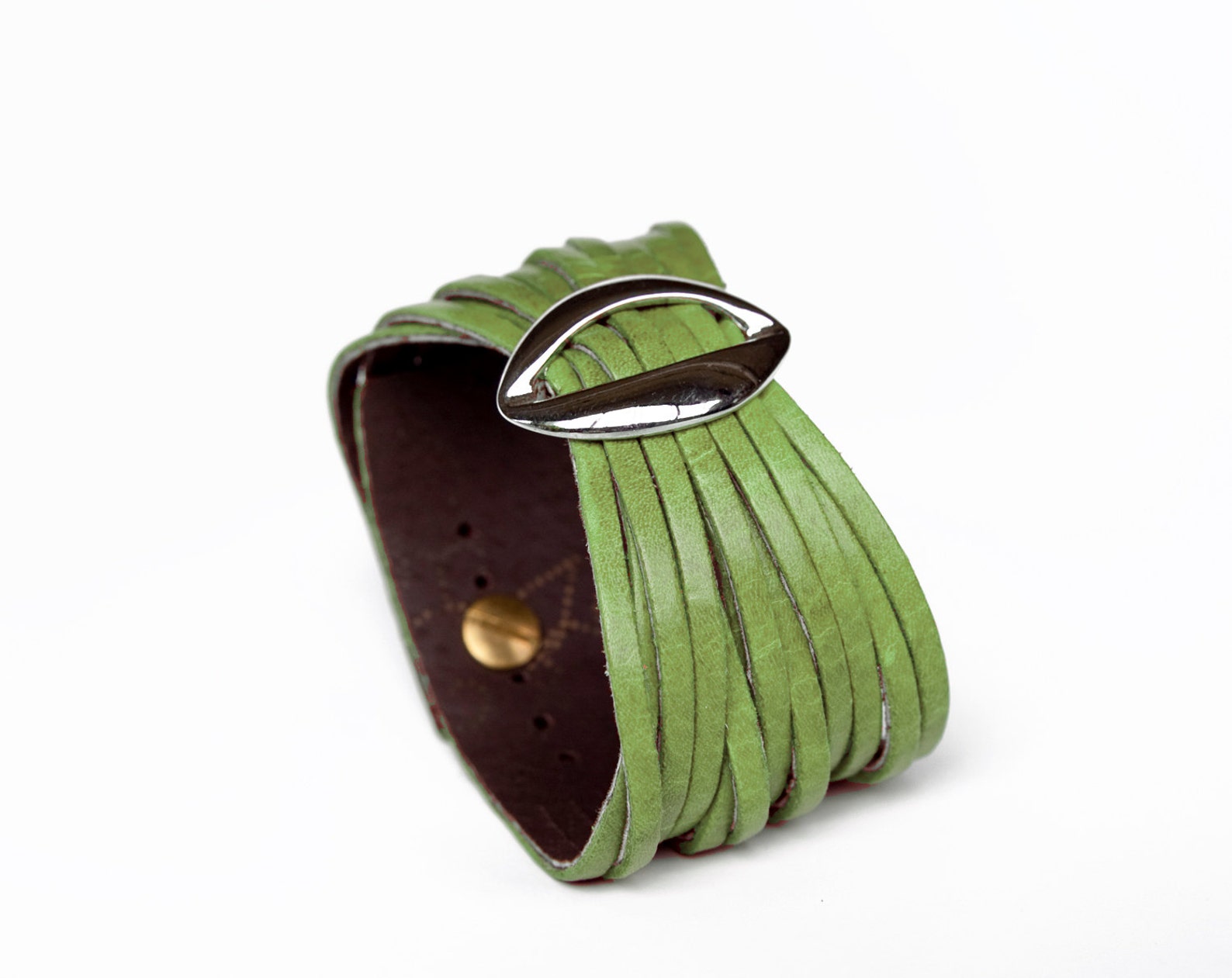 Amo Leather Cuffs in Emerald Green