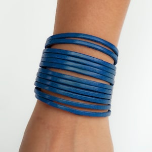 Damen Blau Ledermanschette, Royal Blau Manschettenarmband - the Strands