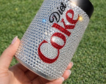 Portabevande Yeti Diet Coke decorato con strass / Estetica Coca-Cola personalizzata / Portabevande con nome personalizzato / Regalo per gli amanti delle bibite